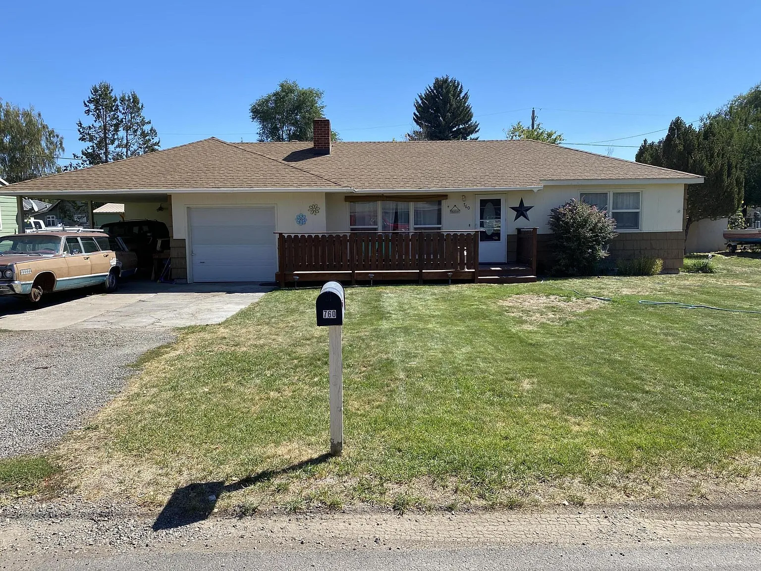 760 SE Fairview St photo 1