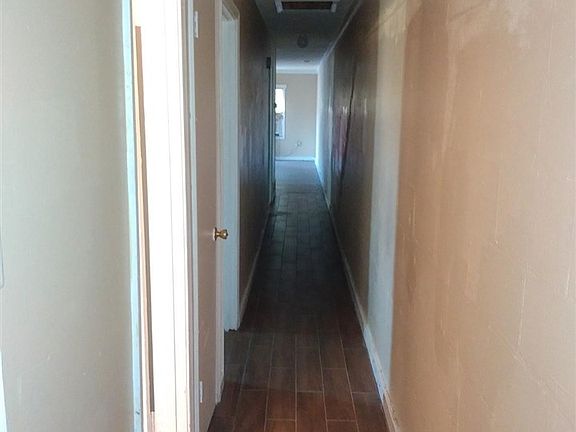 4th image of 1280 Saxon Ave