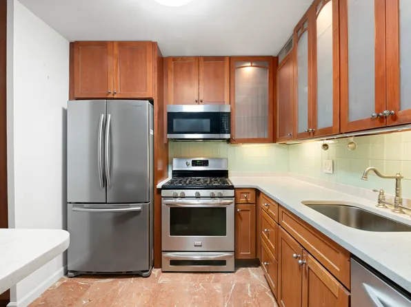 400 East 77th Street image 7 of 10