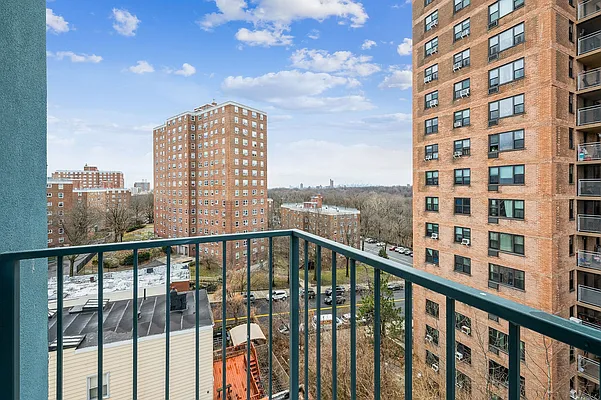 Rented by Voro, LLC | media 24