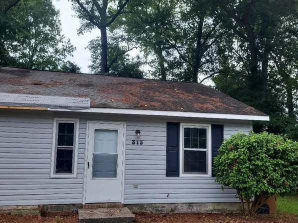 315 Cedar Creek Dr, Jacksonville, NC 28540