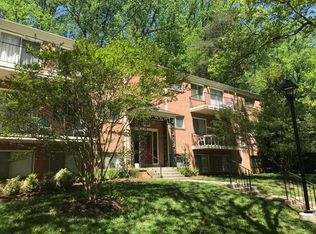 10644 Weymouth St APT 4, Bethesda, MD 20814