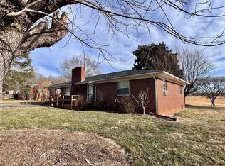 311 James St, Dobson, NC 27017