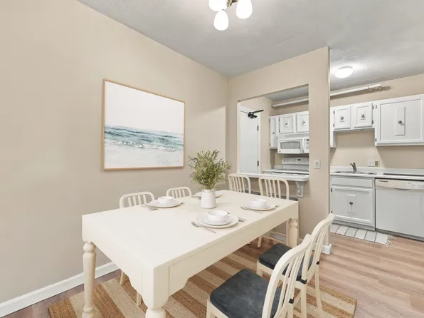 17 Davis Rd APT A11, Acton, MA 01720