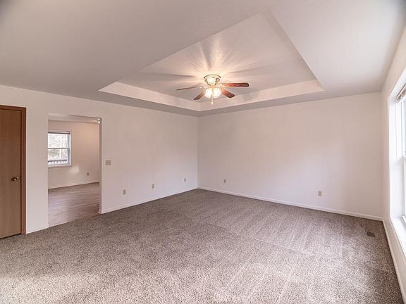 5th image of 602 N Clark Ave