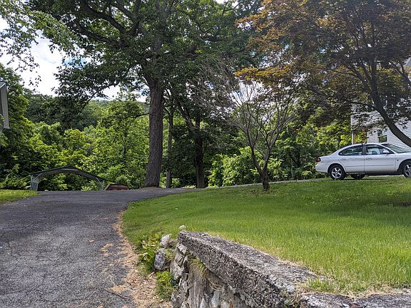2nd image of 73B Mountain Ave