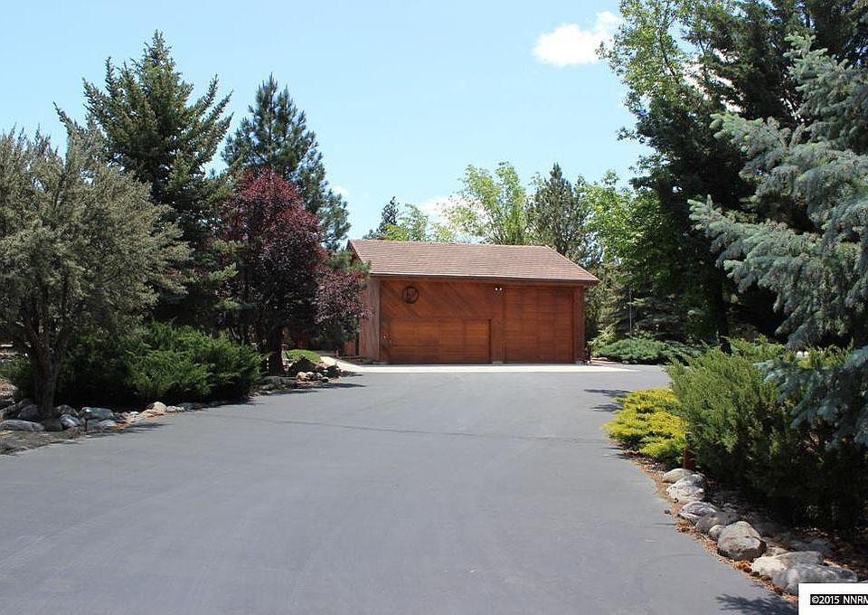2nd image of 200 Lakeview Dr