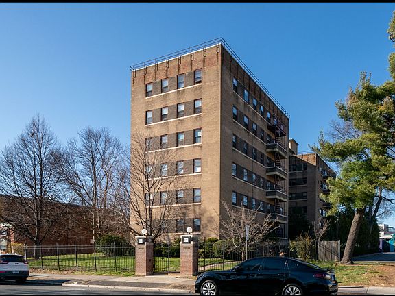 2nd image of 230 Farmington Ave #9