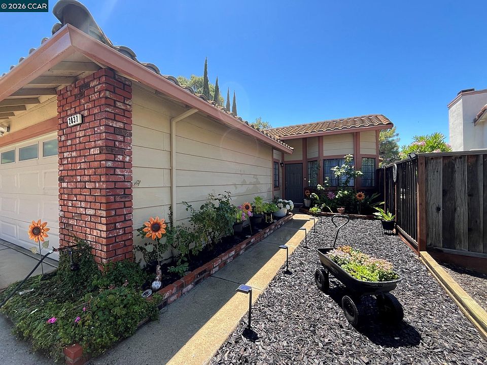 1st image of 2837 Morro Dr