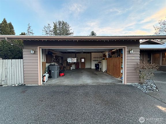 4th image of 1501 N Grover Avenue