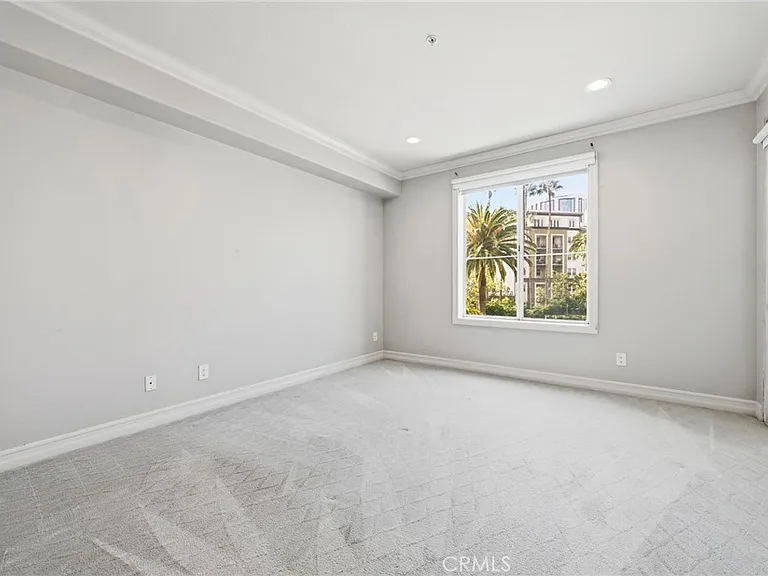 2243 Martin #218 — Photo 7