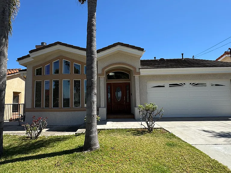 913 W Channel St — Photo 3