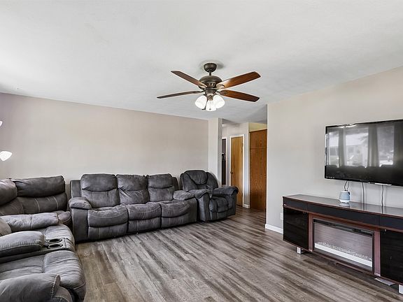 3rd image of 6101 Welker Ave