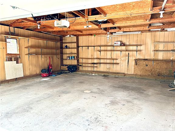 5th image of 110 Elgie Lane Ctr