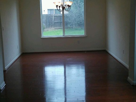 3rd image of 4029 Knollwood Ct