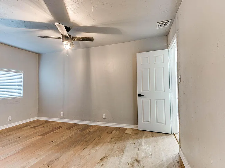 1824 NW 14th St — Photo 16