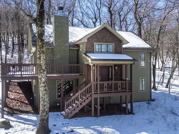 298 E Catoctin Dr, Roseland, VA 22967