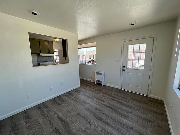 2nd image of 1324 N Mount Vernon Ave