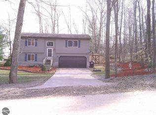 18820 Lakewood Cir, Lake Ann, MI 49650