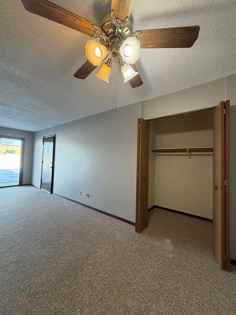 203 W Dolf — Photo 3