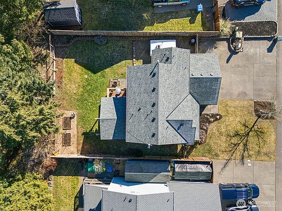 3rd image of 20629 193rd Avenue E