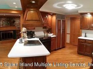 548 Valleyview Pl, Staten Island, NY 10314