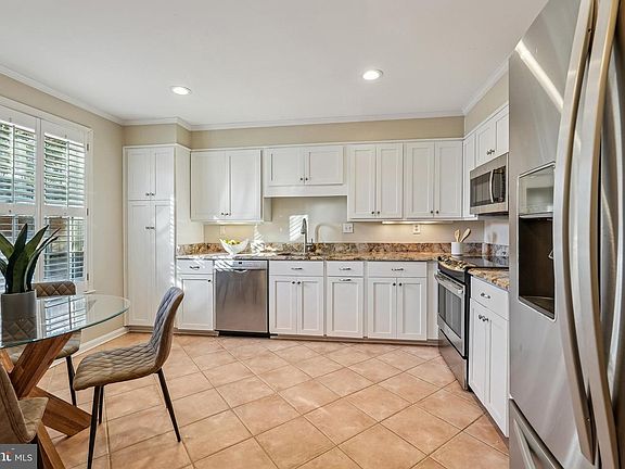 4th image of 4821 Sangamore Rd #12