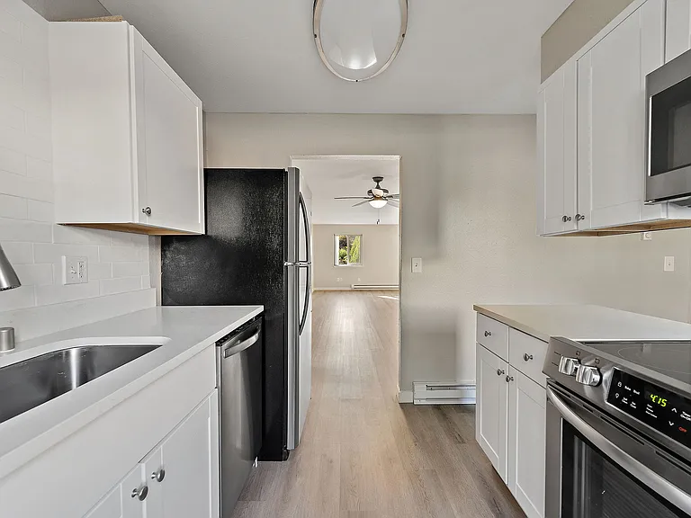 Brittany House Apartments — Photo 40