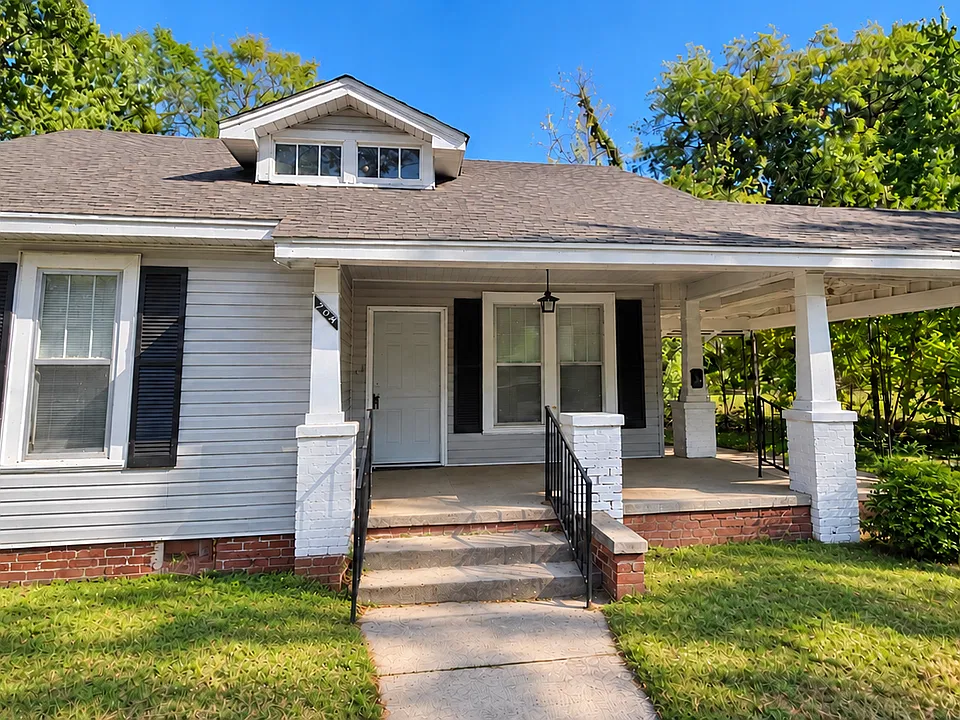 704 N 17th Ave