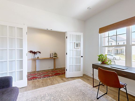 3rd image of 224 Lightwood Dr