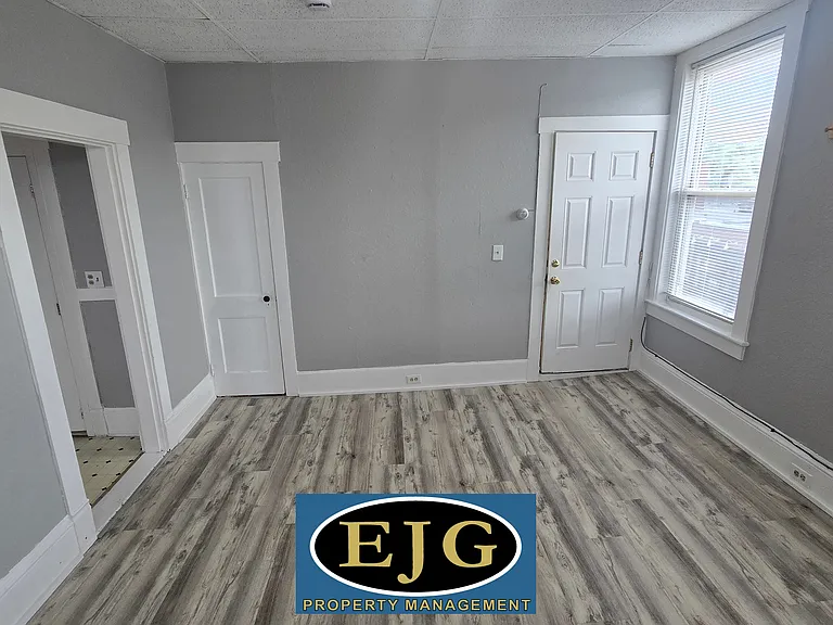 50 Main St #6 — Photo 10