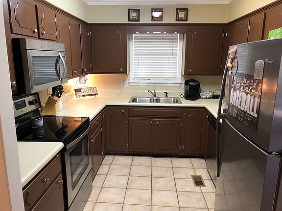 3rd image of 43 Glenmere Dr