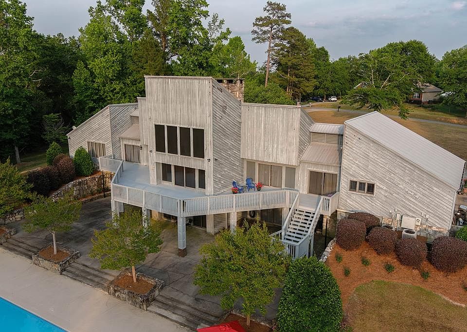 1st image of 185 Pearl Dr NE