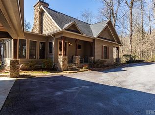 256 High Springs Ln, Cashiers, NC 28717