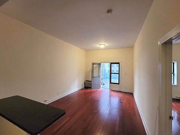 2nd image of 134 9th Ave #2U