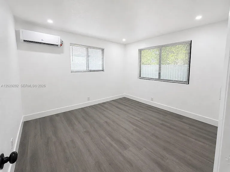900 NW 8th Ave #4 — Photo 12