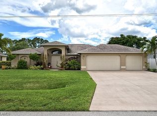 126 NE 8th Place Cpe, Coral, FL 33909