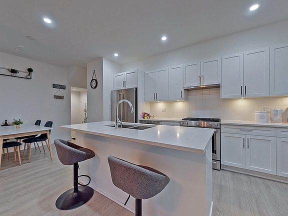 3rd image of 16433 19th Ave #95