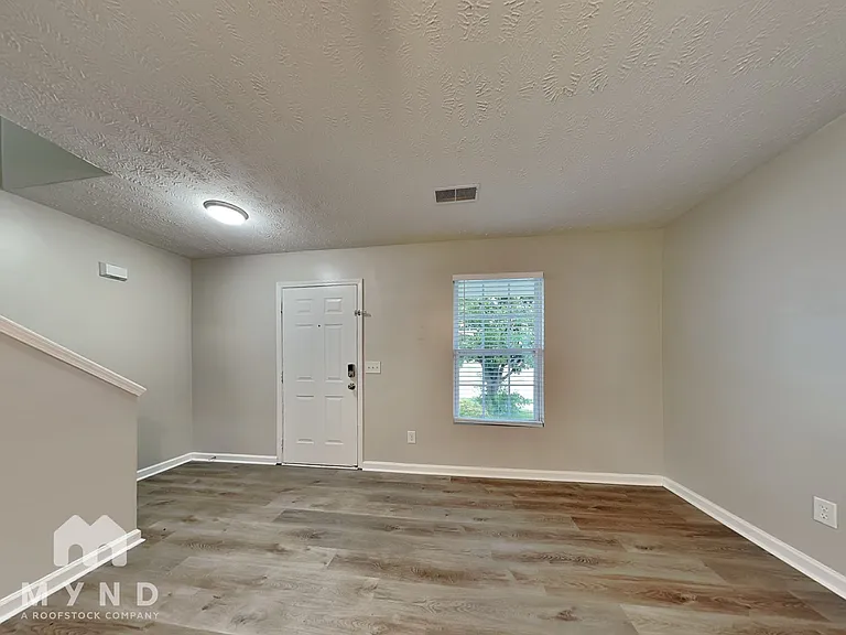 2838 Creekbend Dr — Photo 5