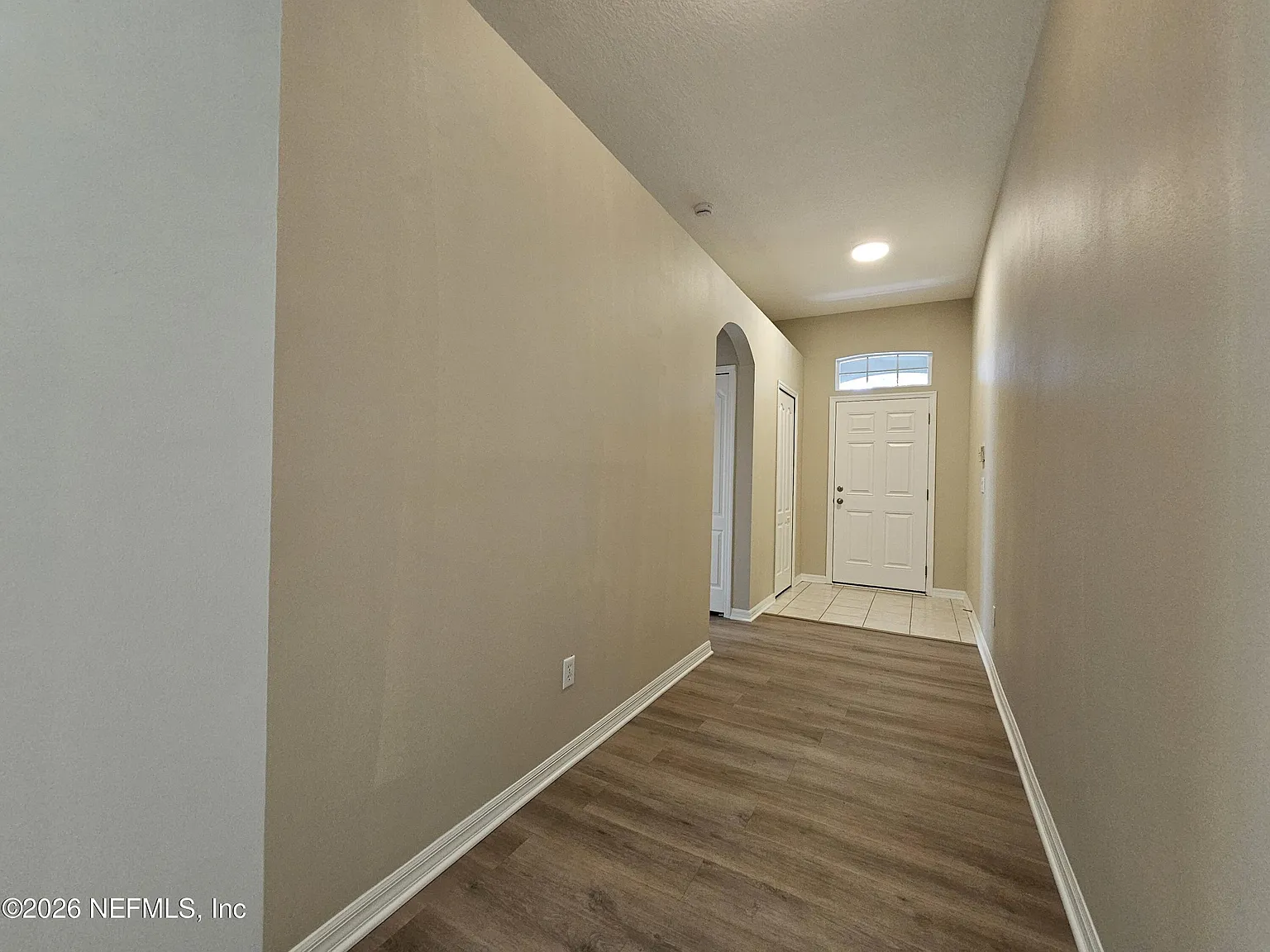 3 bed, 2.0 bath, 1705 sqft, $2,295 — Photo 3