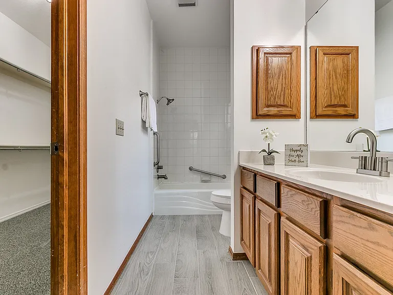 6439 Masons Dr — Photo 22