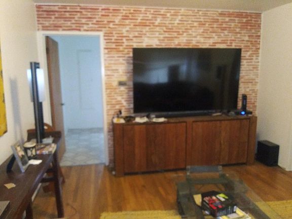 3rd image of 319 Lloyd Ave #B