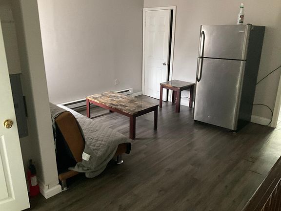 4th image of 1343 W Pike St #3
