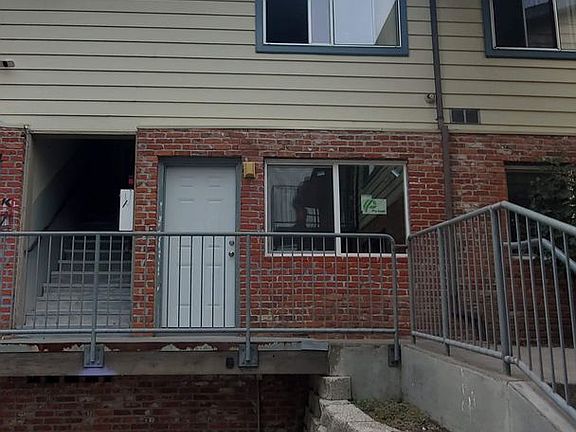 2nd image of 1910 SE Stark St APT 10