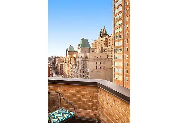 Sold by Warburg | media 43