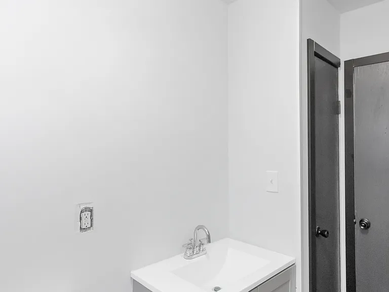 Arthur Ave — Photo 9