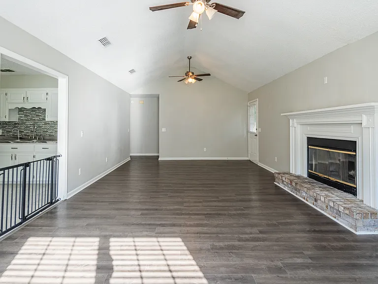 42 Jessica Ct — Photo 6