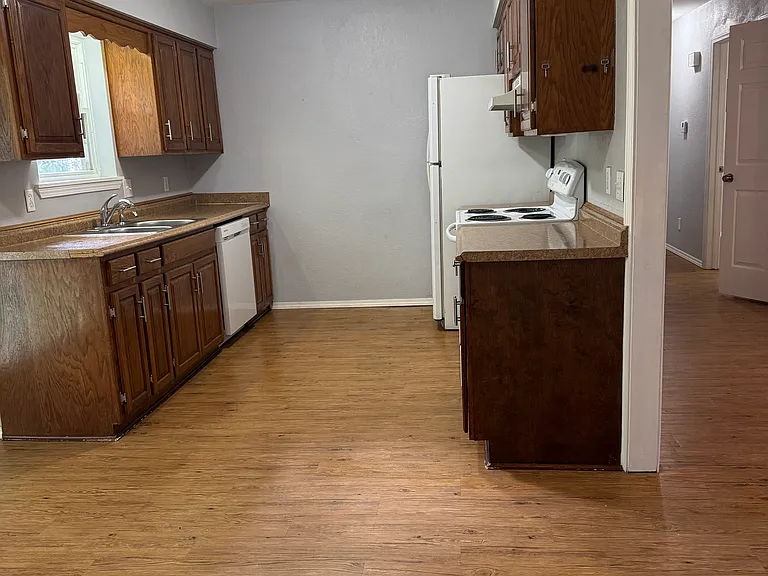 1230 S Sherman Ave — Photo 3