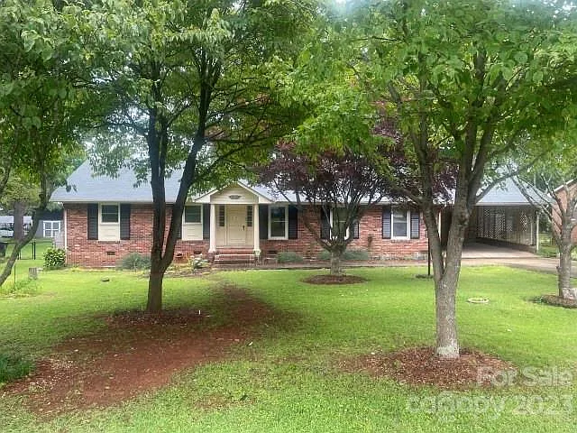 1043 Christopher Cir photo 1