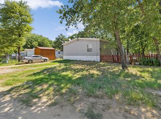 1608 Coral Rd, Azle, TX 76020